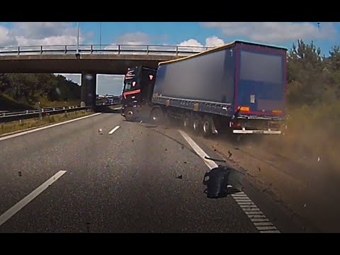 Lastbil rammer tavlevogn nær Randers (advarsel: voldsomme billeder)